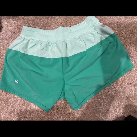 Lululemon Breeze-By Shorts Green Size 4 - Picture 2 of 4